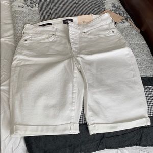 NWT - NYDJ Briella Shorts